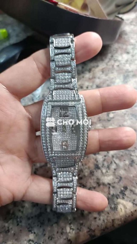 Đồng hồ nữ kim loại, mặt kính pha lê