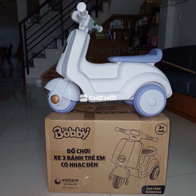 Xe chòi chân Vespa Bobby có đèn nhạc, tặng pin