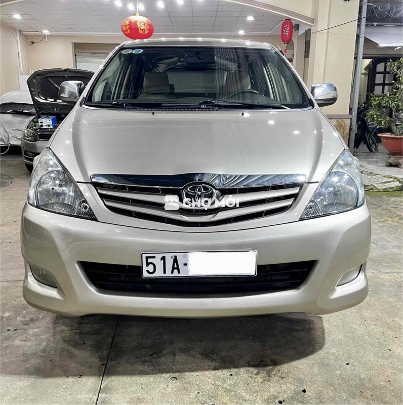 Toyota Innova 2.0G 2011 số sàn. Xe gia đình