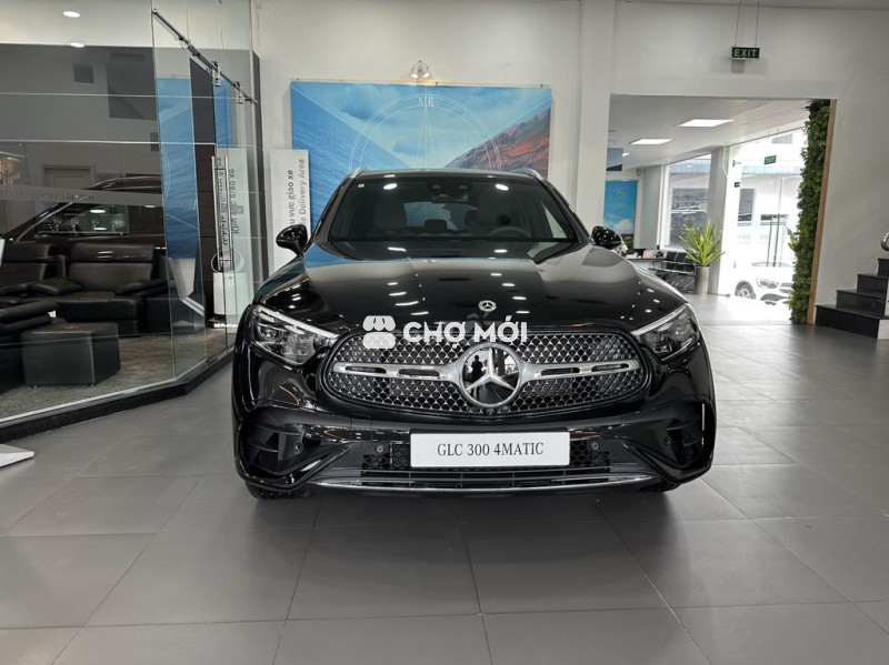 MERCEDES-BENZ GLC300 4Matic - Trả trước 369tr