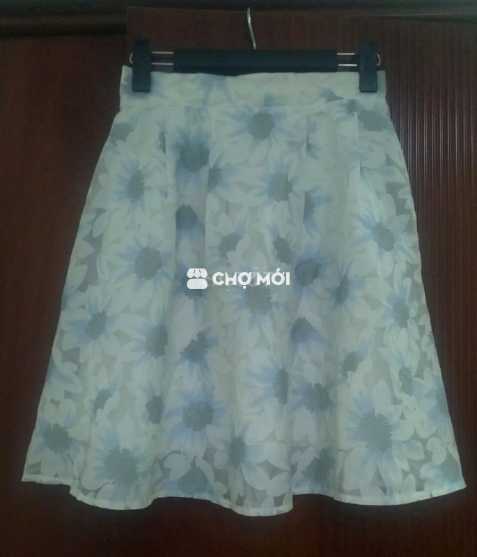 Váy hoa lưng thun nhẹ nhàng - Eo 66 cm, dài 50 cm