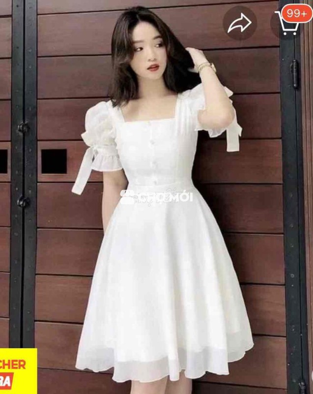 Váy Ana còn tag cổ vuông