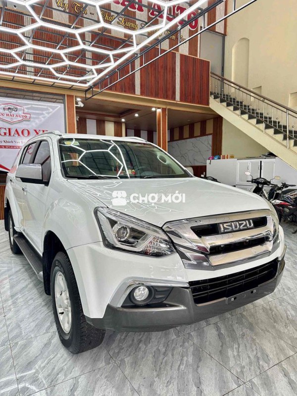 Isuzu Mu-X 07 chỗ máy dầu đời cao 2019