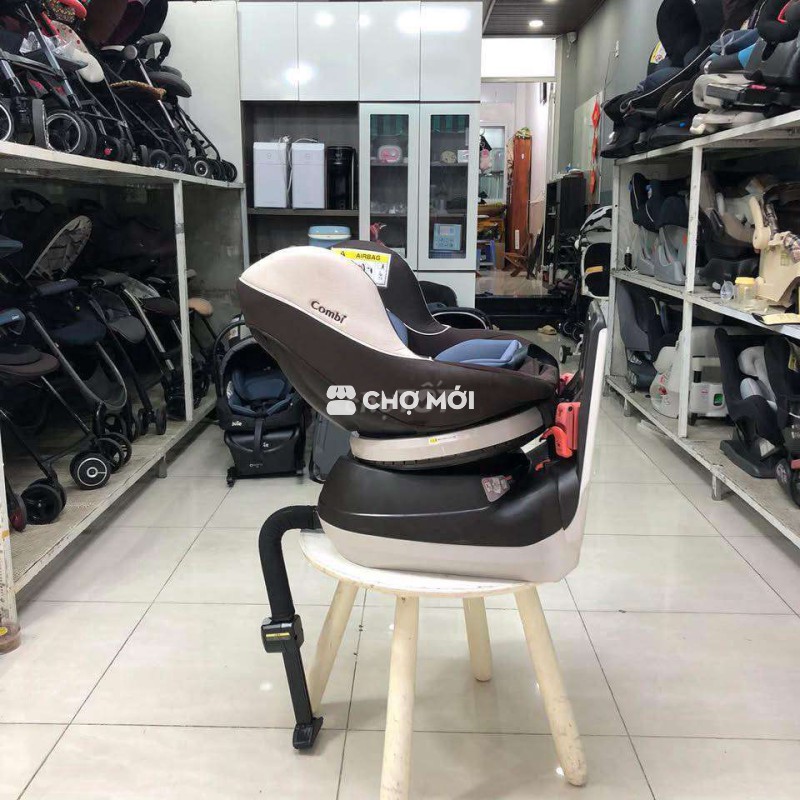 Ghế ngồi ô tô trẻ em xoay 360 độ Combi Nerum