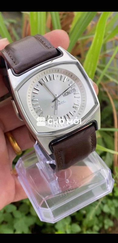 Đồng hồ tank vuông đi-e-sel