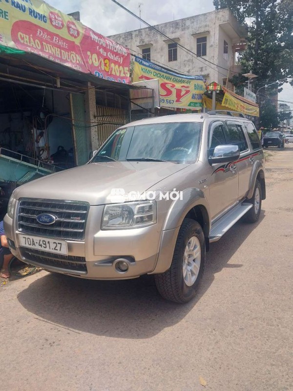 Cần bán xe 7 chổ đời 2008 máy dầu số tự động