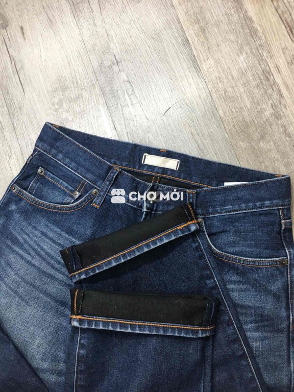 Uniqlo.   Made in banglades