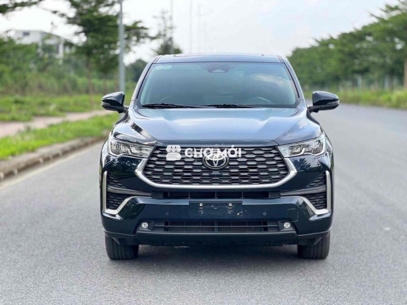 Toyota Innova Cross HEV 2.0 CVT sản xuất 2024