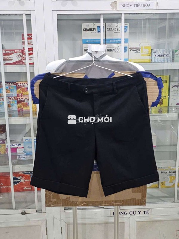 Quần shot vải Uniqulo  màu đen tuyền như mới