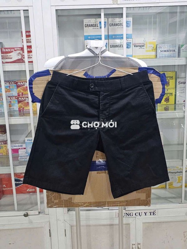 Quần shot kaki H&M màu đen rất mới