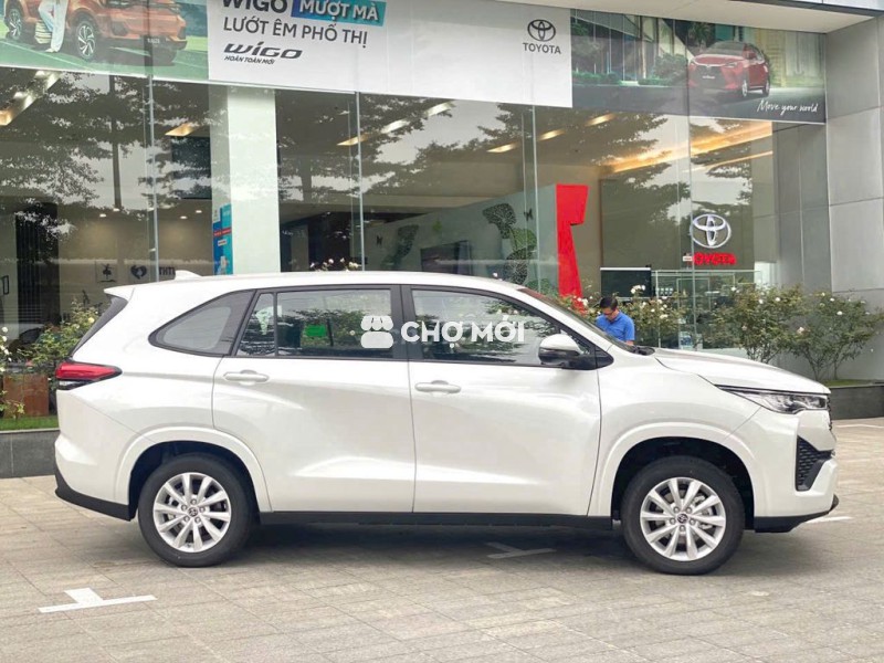 Toyota Innova Cross 2025