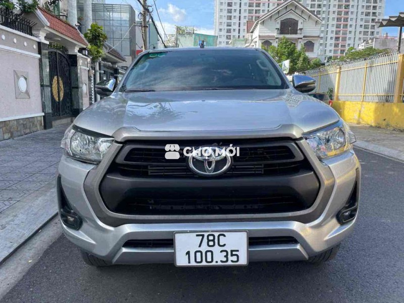 Toyota Hilux 4x2 AT 2021 72,000km full lịch sử hãn