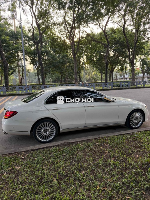 Mercedes Benz E Class T12 2019 E200