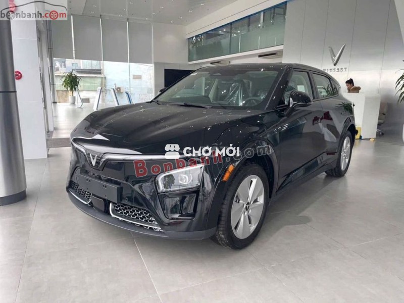 VinFast VF7 Eco 2025