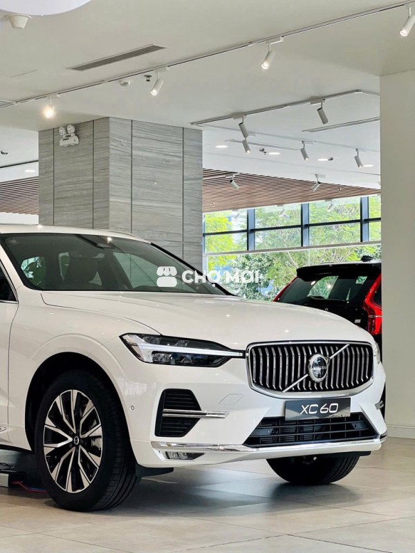 Volvo XC60 B6 Ultra B6 2025, ưu đãi 200 triệu