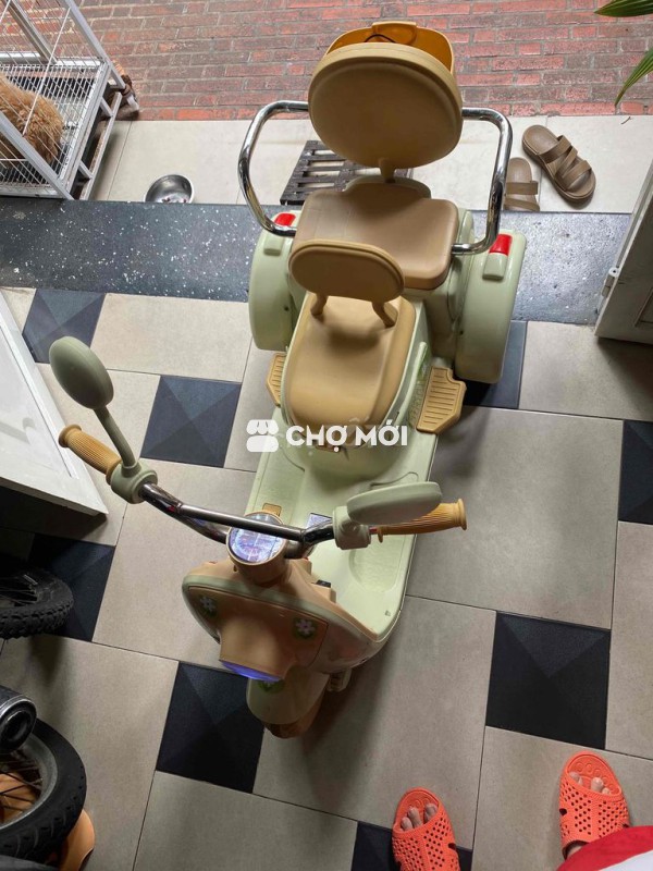 Xe điện cho bé