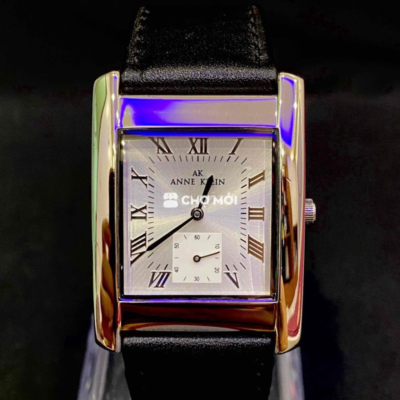 Đồng hồ AK Anne Klein là thương hiệu của Mỹ