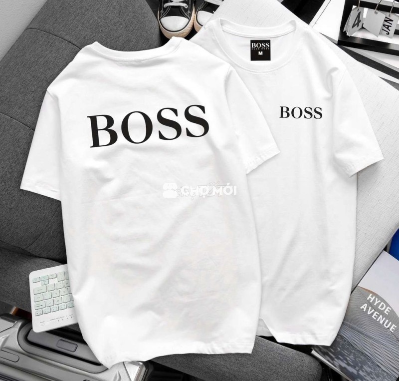 Áo hiệu Boss trắng.