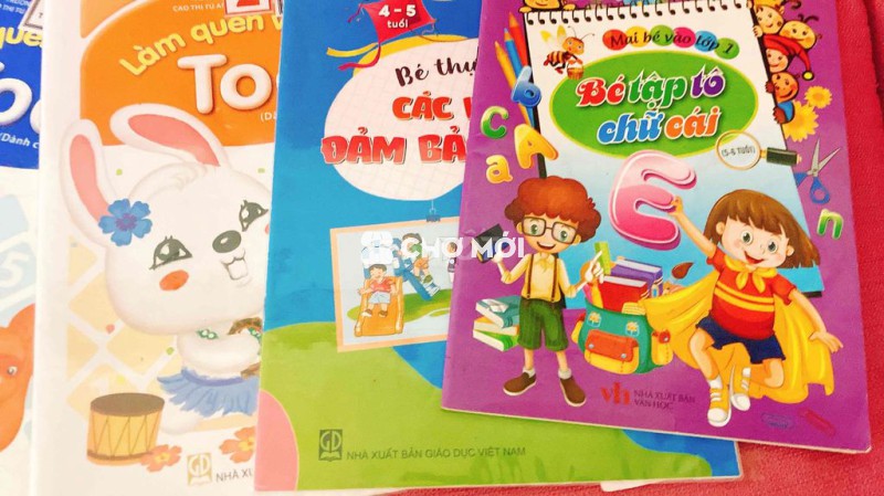 gò vấp. tặng sách cho bé lớp lá