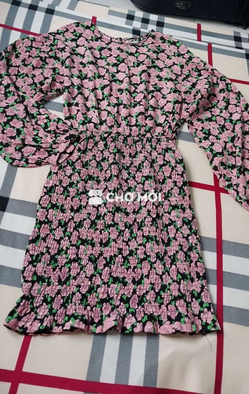 Váy nữ size S.Từ khoảng 40-46Kg.Còn mới