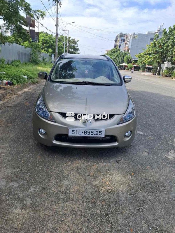 gia đình cần bán một xe grandis 2009 ngay chủ