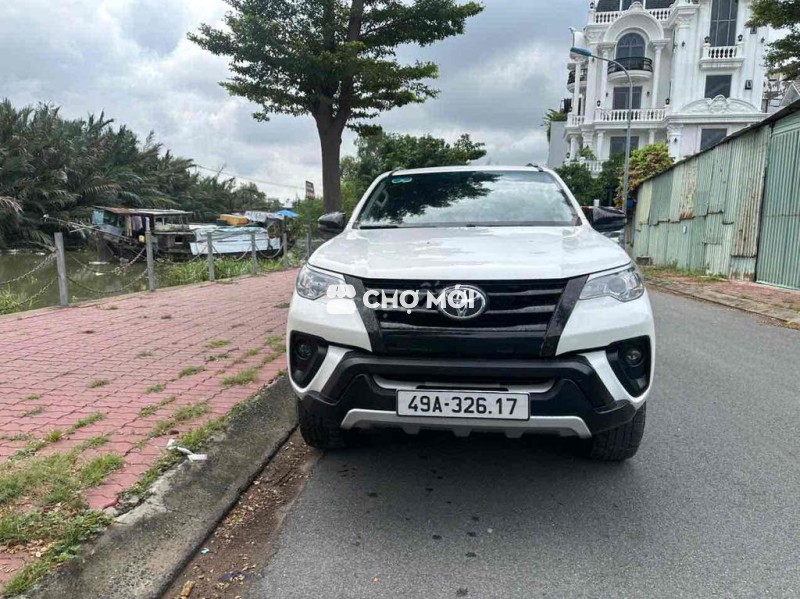 Toyota Fortuner dầu 2020 2.4G 4x2 MT - 86 km