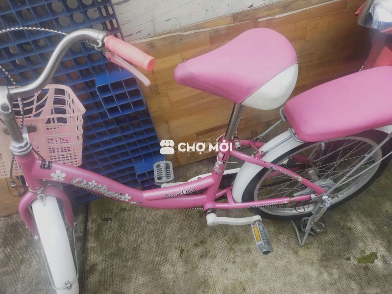 Xe đạp cho mẹ và bé gái xinh