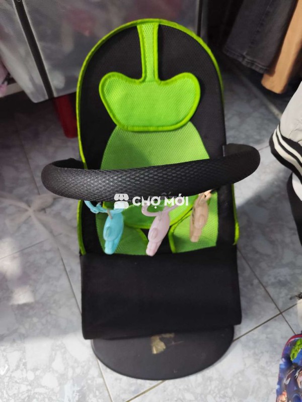 Ghế nhún và Máy hơ lá trầu cho bé