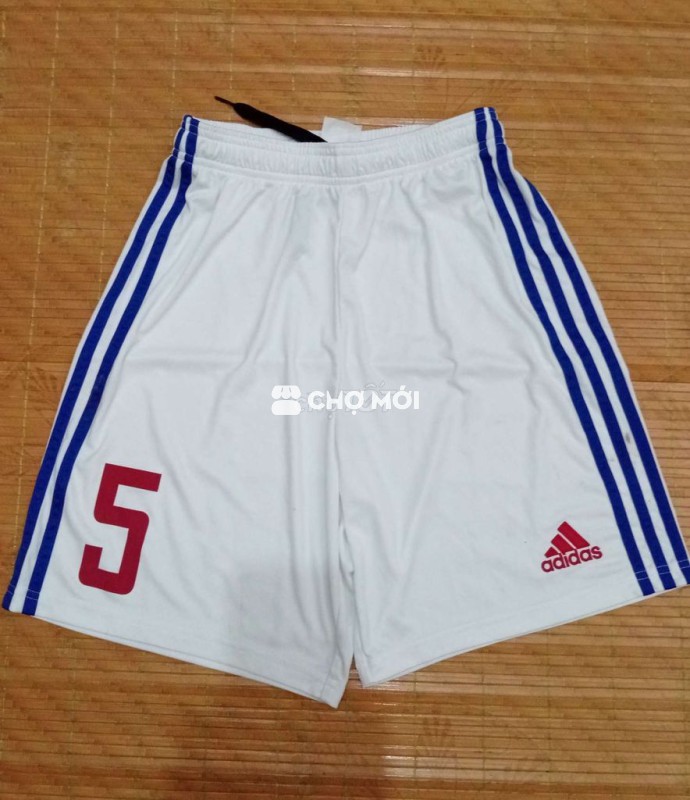 Quần đá banh thương hiệu ADIDAS, size M