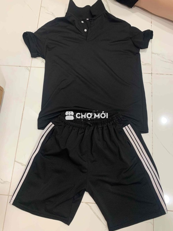 Thanh lý 1 bộ quần áo thể thao và 1 áo ngắn tay