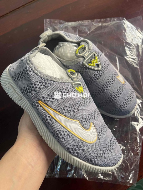 Giày thể thao trẻ em vải lưới màu xám sz 36
