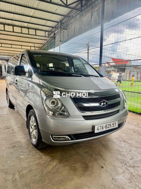 Hyundai Starex 9 chỗ máy dầu 2014 - 90 ngàn