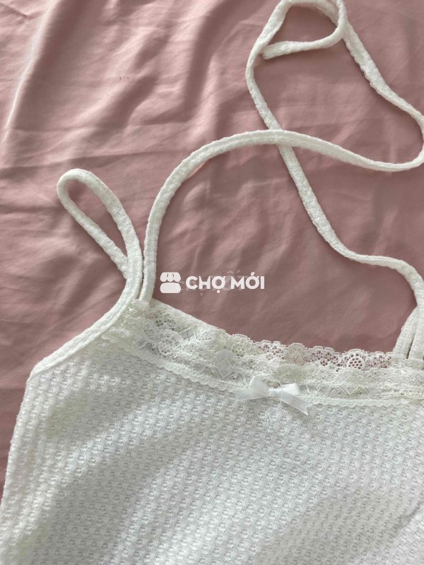 Tặng áo hai dây bèo có dây thắt nơ