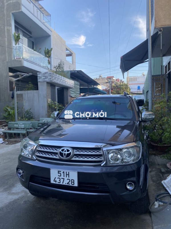 Toyota Fortuner 2009 2.7V 4x4 AT - 110000 km