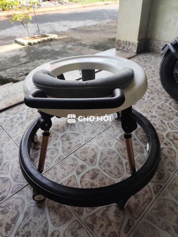 Xe tập đi cho bé