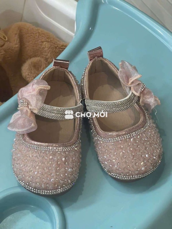 Thanh lý giày của bé gái