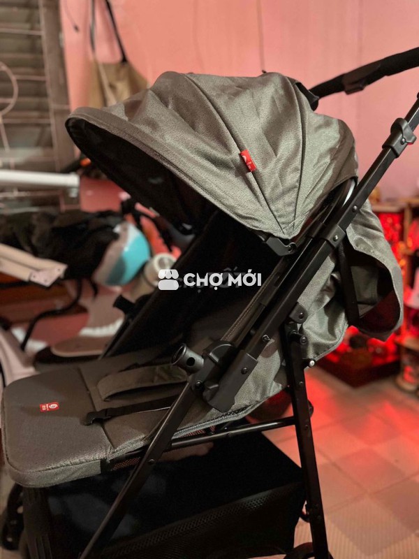 xe đẩy gấp gọn tặng kèm thảm nhạc với địu như hinh