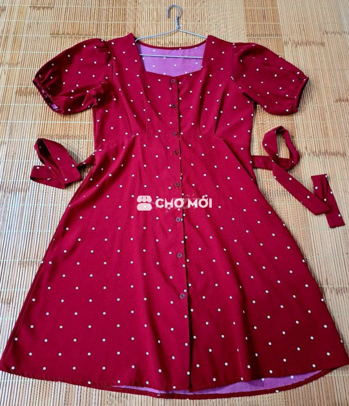 Đầm chấm bi cổ vuông size M