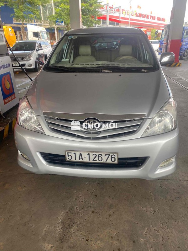 Toyota Innova 2011 G - 123456 km