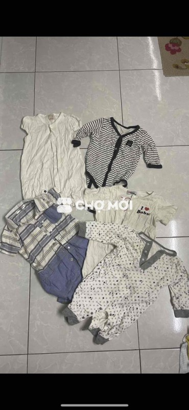 Tặng đồ body cho bé