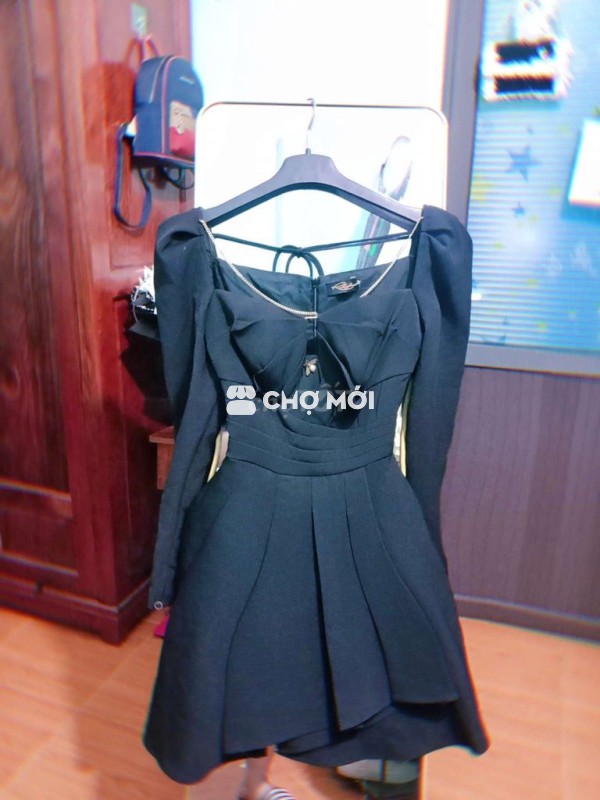 Váy đen dáng ôm chất Polyester