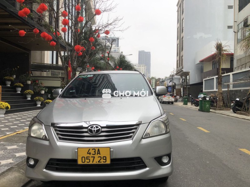Toyota Innova 2012 2.0E -