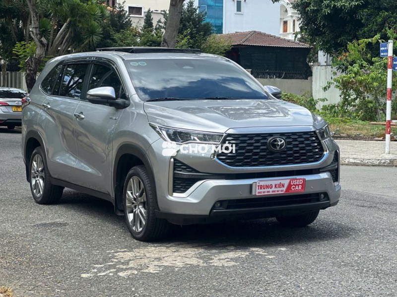 TOYOTA INNOVA CROSS HYBRIB MODEL 2024