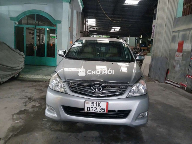Innova 2011 số tự động xe gia đình