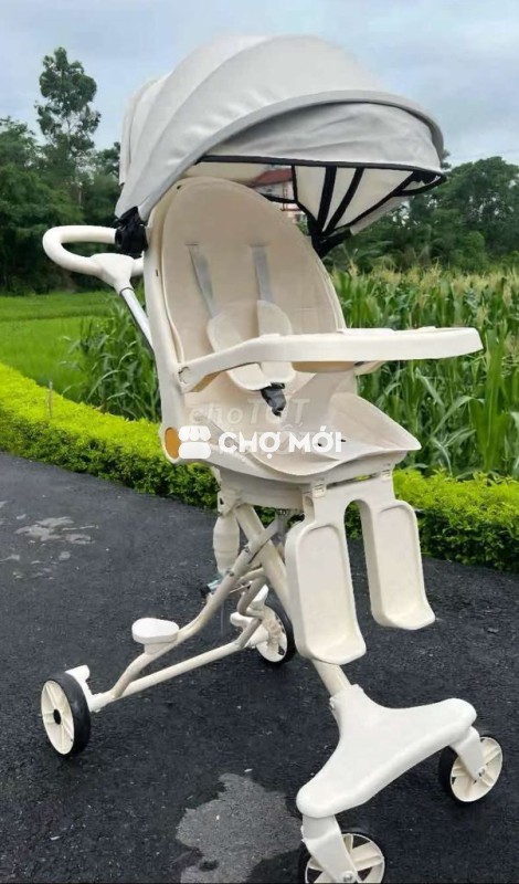 Xe đẩy em bé xoay 360°