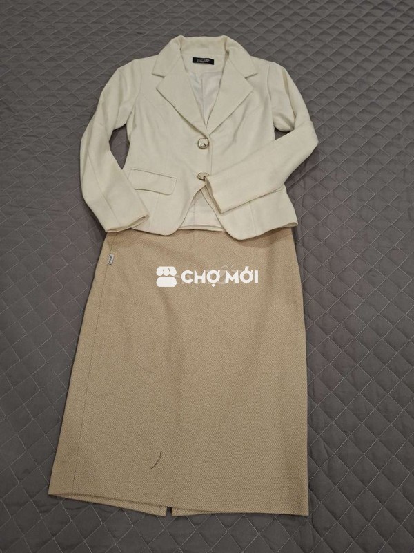 Bộ vest + chân váy dạ