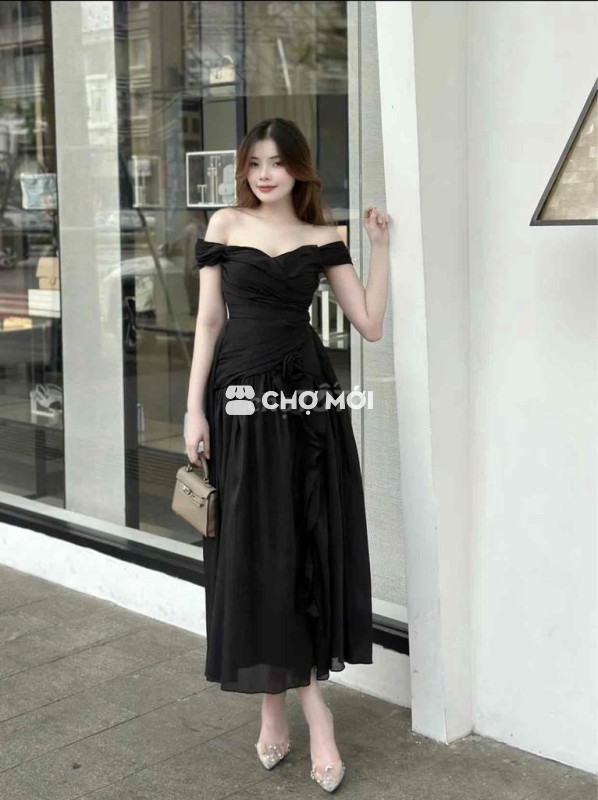 Đầm dự tiệc trễ vai dáng dài xẻ tà