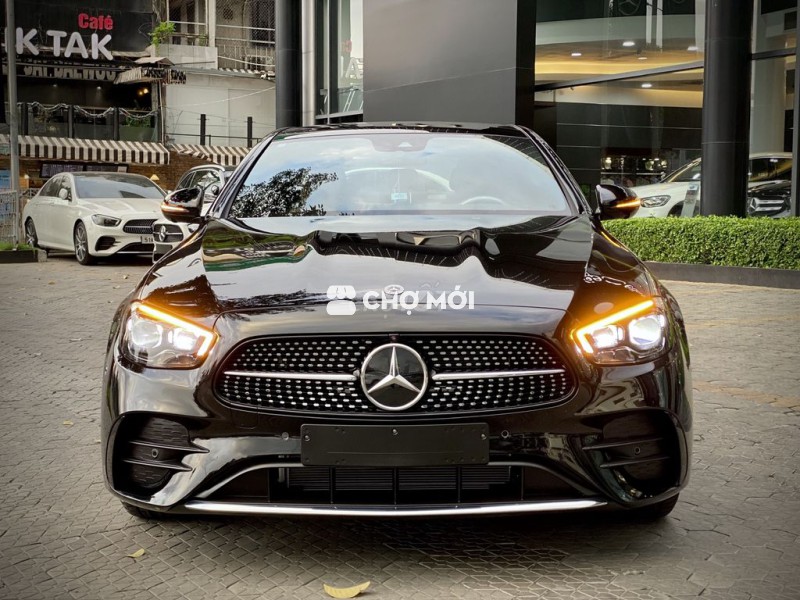 MERCEDES-BENZ E300 AMG 2025
