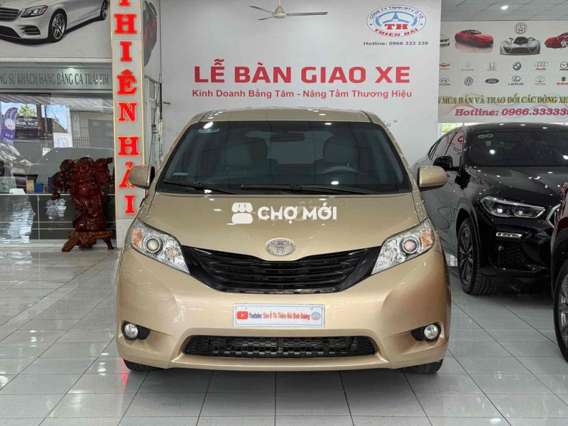 Toyota Sienna 2010 nhập mỹ xe gia đình 1 chủ