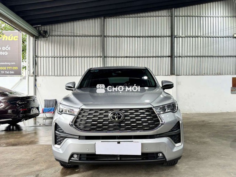 TOYOTA INNOVA CROSS HYBRID